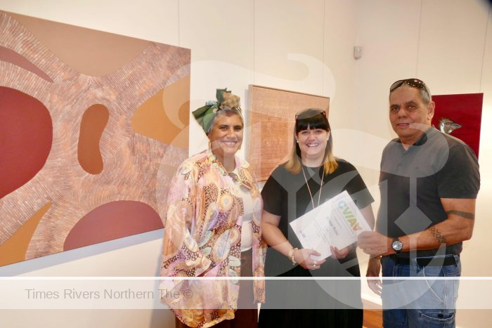 The2023 Clarence Valley Indigenous Art Award winner Kristal Russ, centre, with judges Kylie Caldwell and Luke Close and her winning entry Ngaba at the awards ceremony in the Grafton Regional Gallery on Saturday.