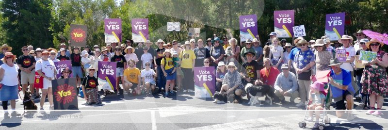 More than 80 walkers gathered near the approaches to the Balun Bindarray Bridge at Grafton for Walk for Yes on Sunday morning.