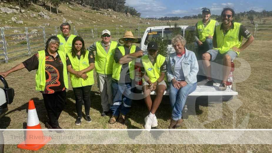 Volunteers at the Tenterfield Creek project