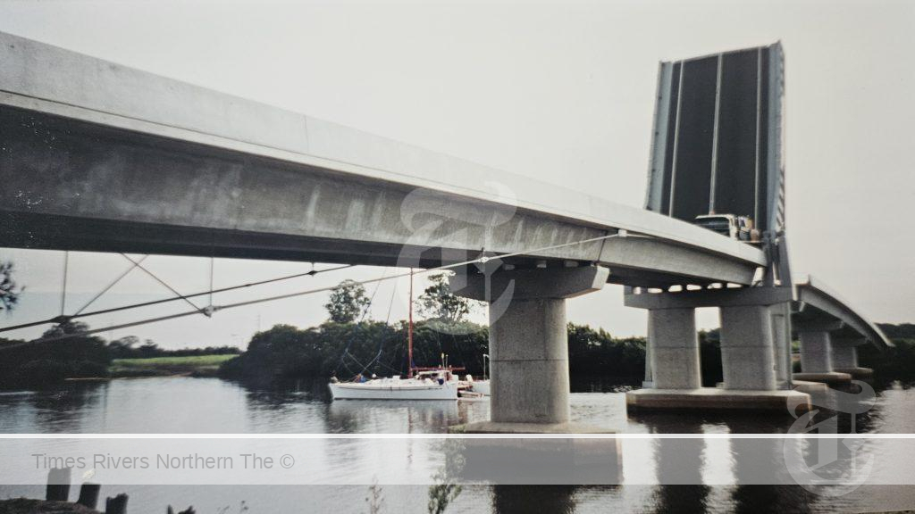 Broadwater Bridge on Opening Day 13/6/2001